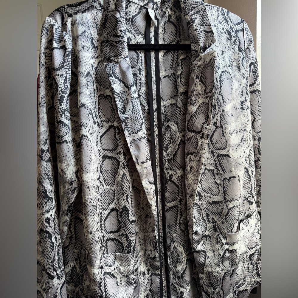 Snake Print Blazer - Picture 4 of 5